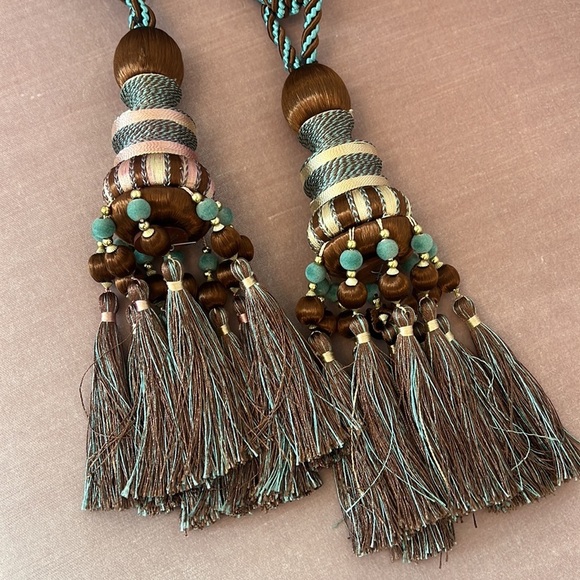 SET OF 2 DRAPE TIES WITH TASSELS - Picture 8 of 17